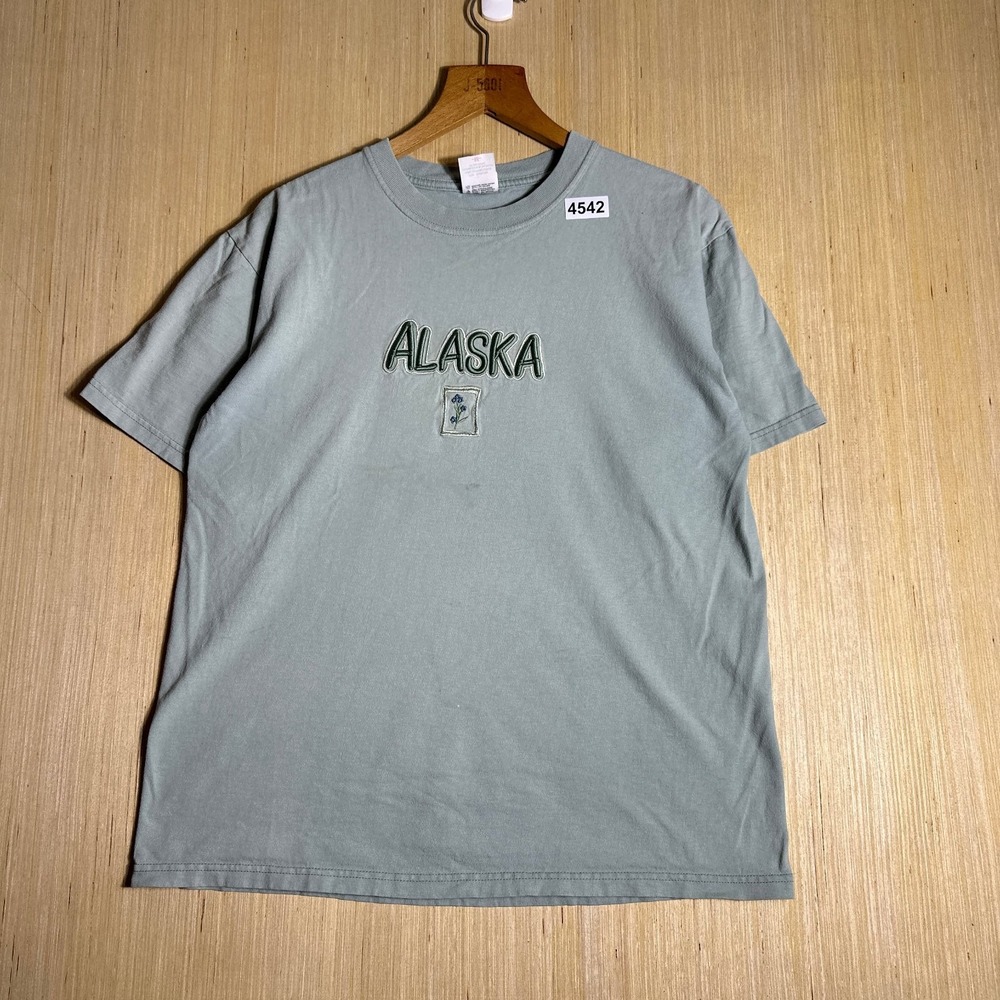 Vintage Alaska Shirt Mens Medium Gray Alaska Graphic Short Sleeve Embroidered